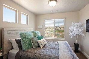 4 bedrooms, desk, iron/ironing board, travel cot