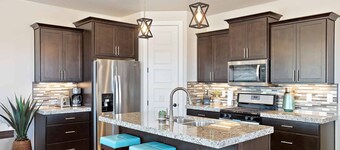 Hot Tub Overlooking Snow Canyon - 4BR on the 18th