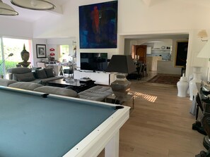 غرفة الألعاب