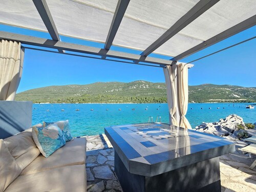 Waterfront Oasis by Interhome