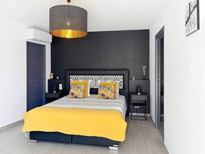 4 Schlafzimmer, Schreibtisch, Bügeleisen/Bügelbrett