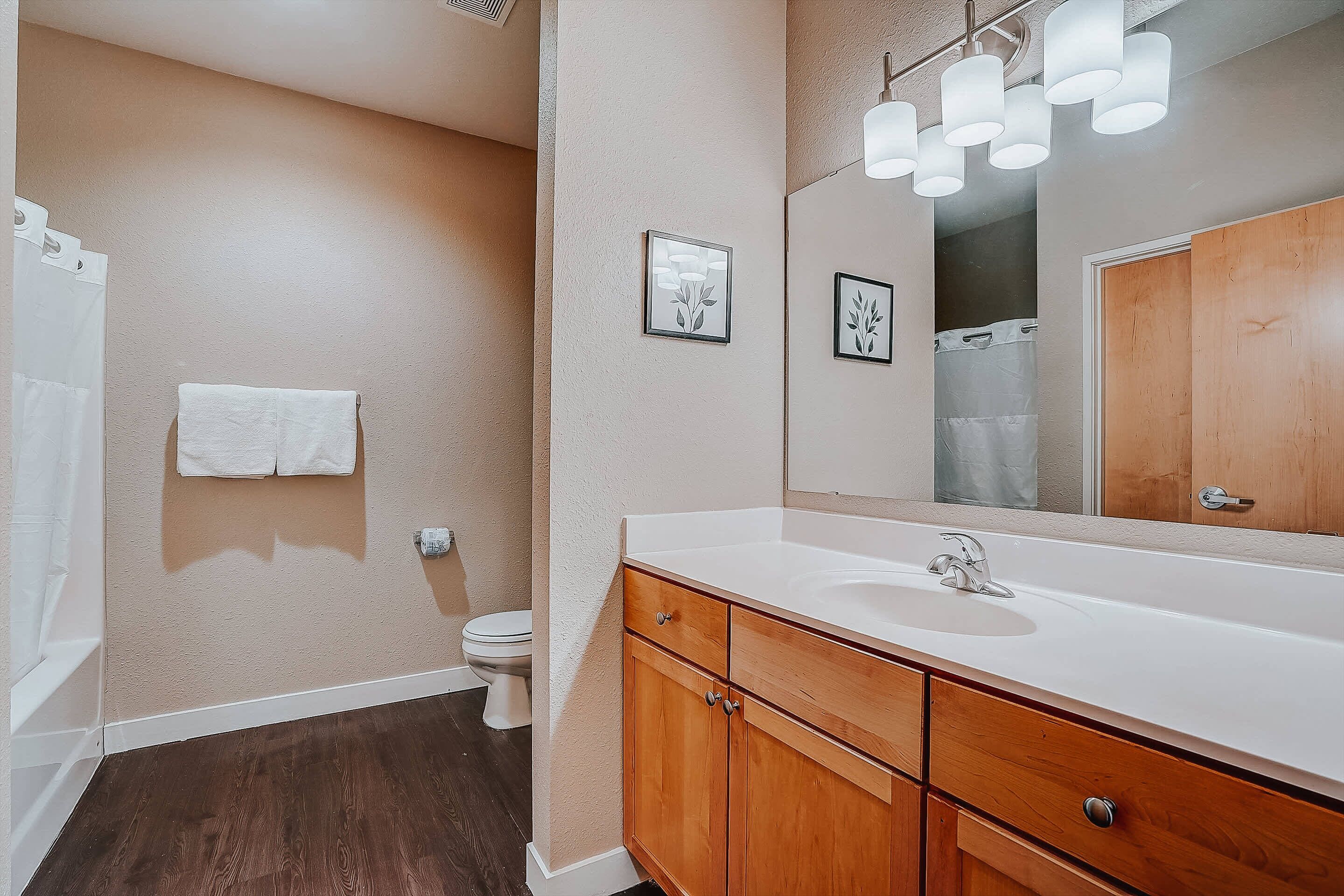 Frontdesk | Relaxing Open Studio Apt near UM