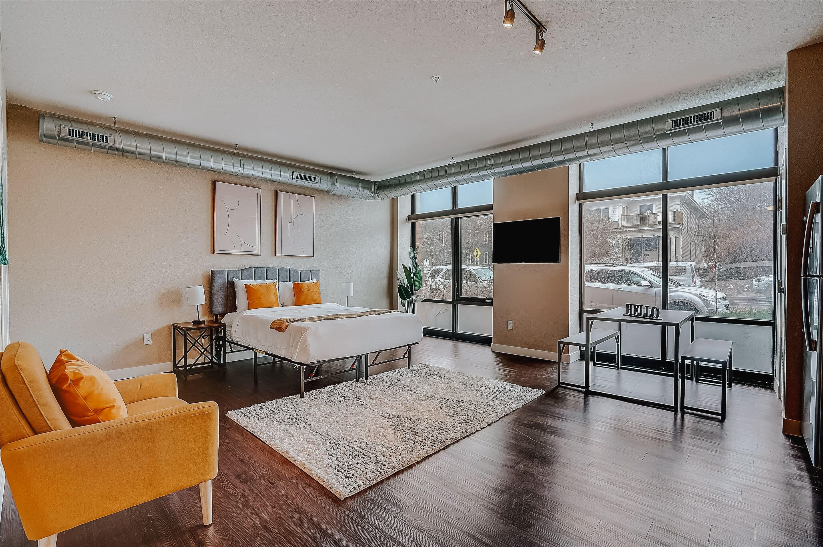 Frontdesk | Bright Studio Apt by Ventura Village