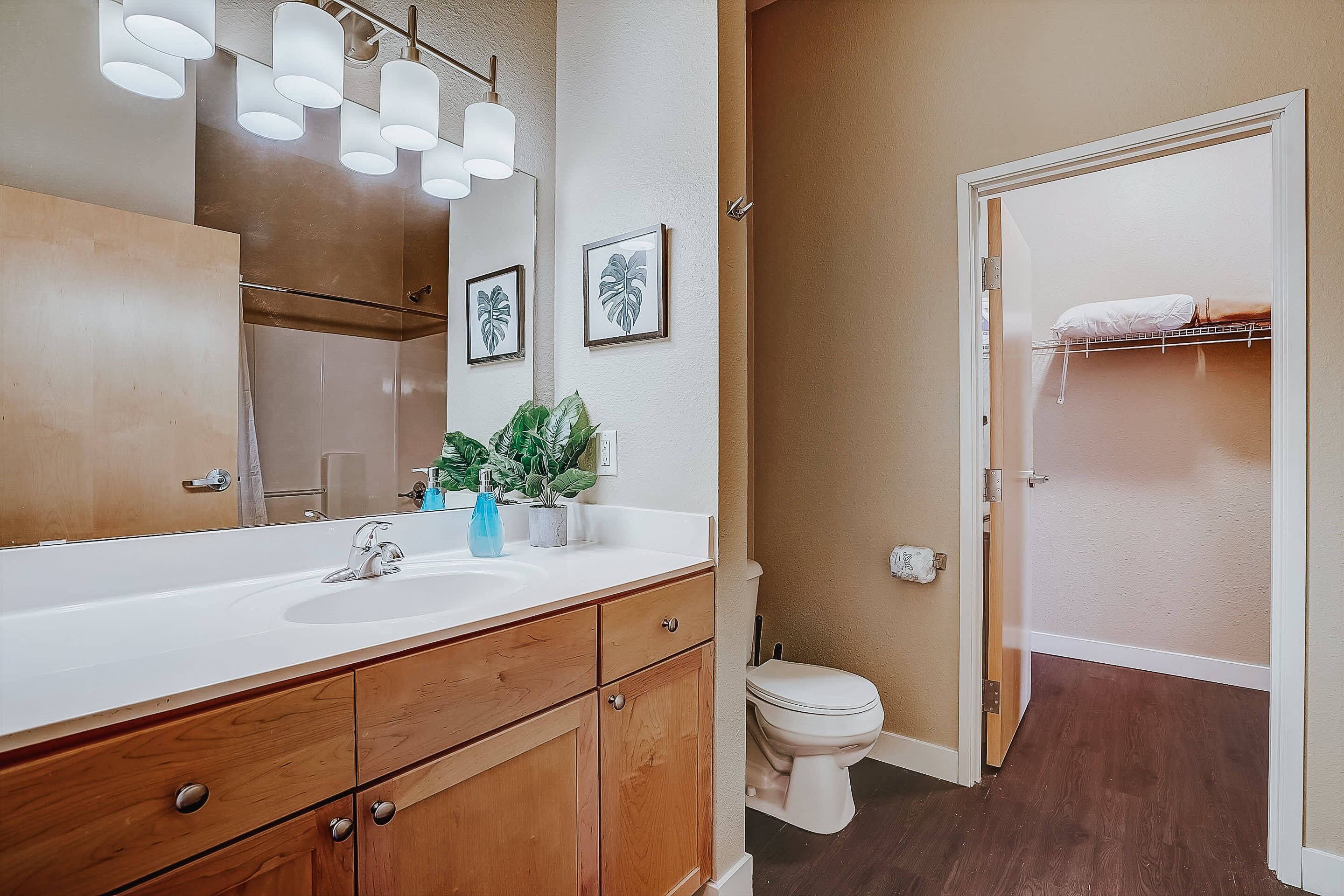 Frontdesk | Open Studio Apt near US Bank Stadium