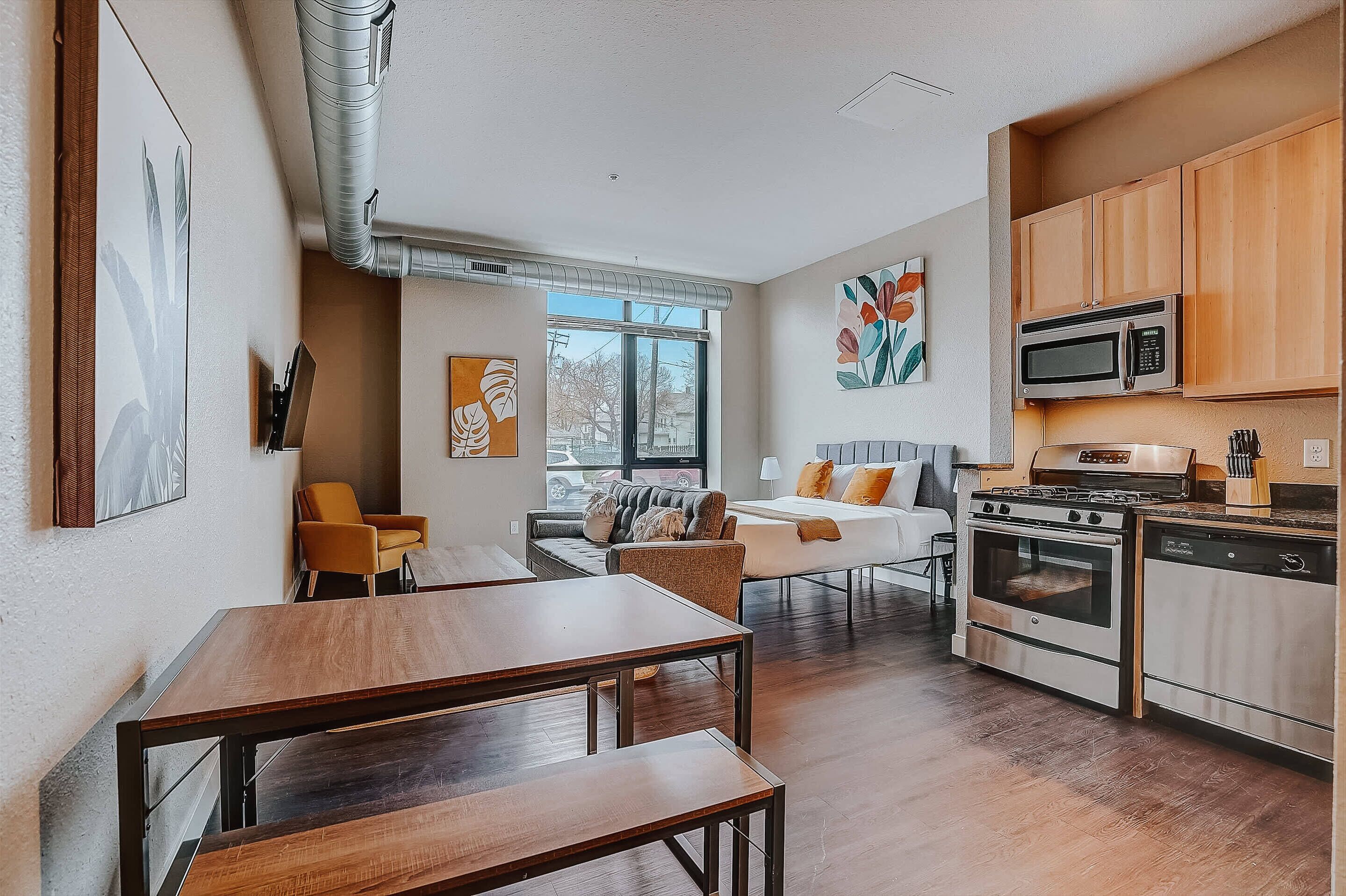 Frontdesk | Beautiful Calm Studio Apt near Uptown