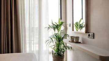 Apartamento superior, vista para a cidade | Cortinas blackout, quartos à prova de som, ferros/tábuas de passar roupa