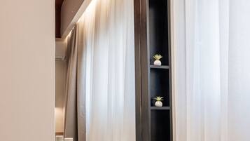 Apartamento urbano, no piso térreo | Banheiro | Chuveiro, chuveiro com efeito de chuva, secador de cabelo