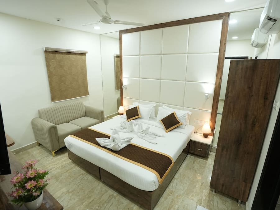 Family Suite | Premium bedding, pillowtop beds, in-room safe, individually furnished