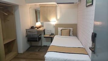 Basic Single Room | 1 bedroom, premium bedding, pillow-top beds, in-room safe