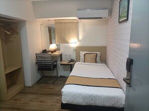 베이직 싱글룸 | 1 개의 침실, 고급 침구, 필로우탑 침대, 객실 내 금고