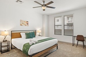 4 habitaciones, tabla de planchar con plancha, wifi y ropa de cama 