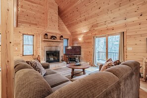 TV, fireplace - Bear River Cabin- close to State Park (Newry)