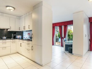 Kühlschrank, Mikrowelle, Ofen, Geschirrspüler