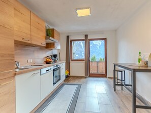 Fridge, oven, dishwasher, toaster