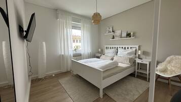 3 bedrooms, internet, bed sheets