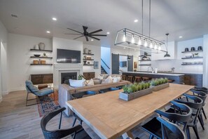 Dining - Arcadia 66 + 67 | TWO POOLS + HOT TUBS + ARCADES + POOL TABLES (Santa Clara)