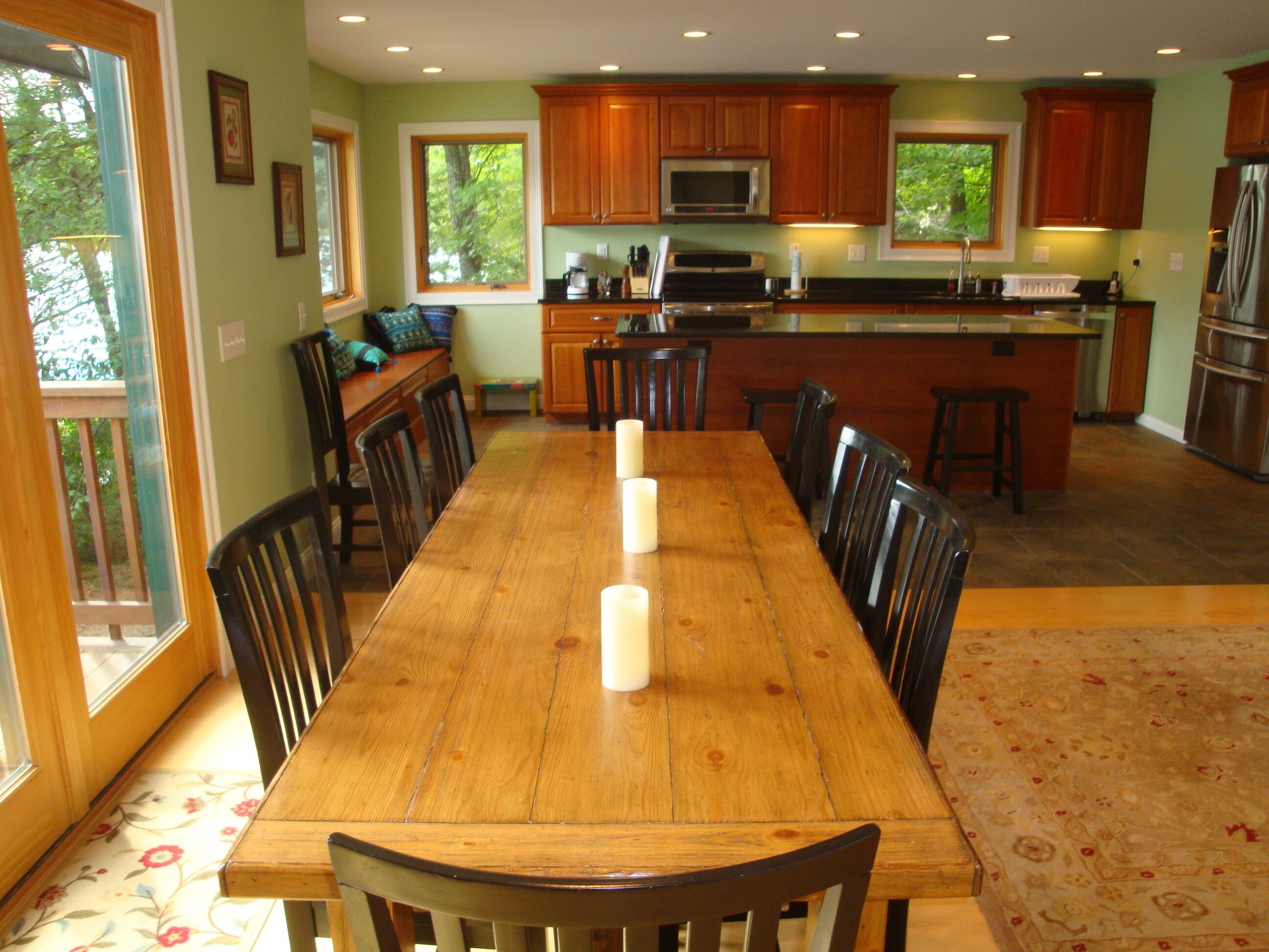 Gorgeous 4-season, pet-friendly home with sandy beach on Parker Pond!