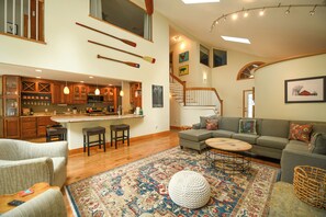 Smart TV, reproductor de DVD, futbolito y tenis de mesa 