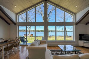 Smart TV, DVD player, table tennis - * NEWLY RENOVATED * Modern 4-bedroom home on Long Lake with sunset views! (Harrison)
