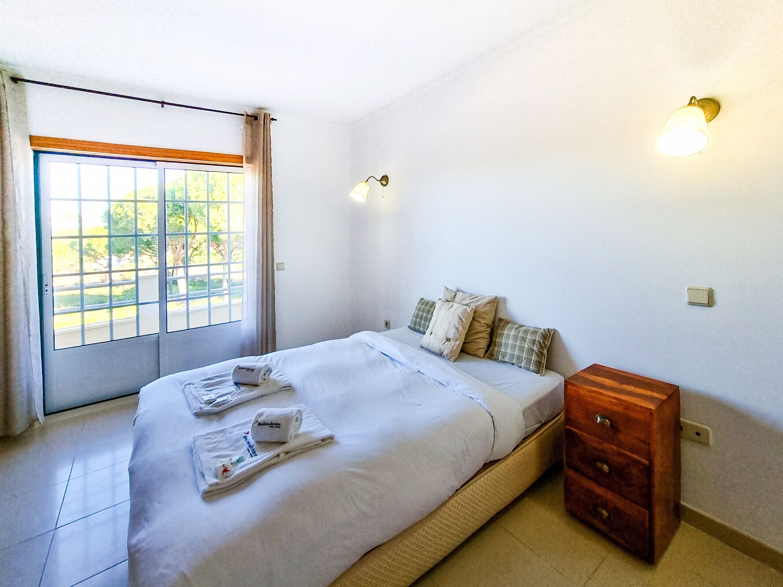 3 chambres, fer et planche à repasser, Wi-Fi gratuit, draps fournis