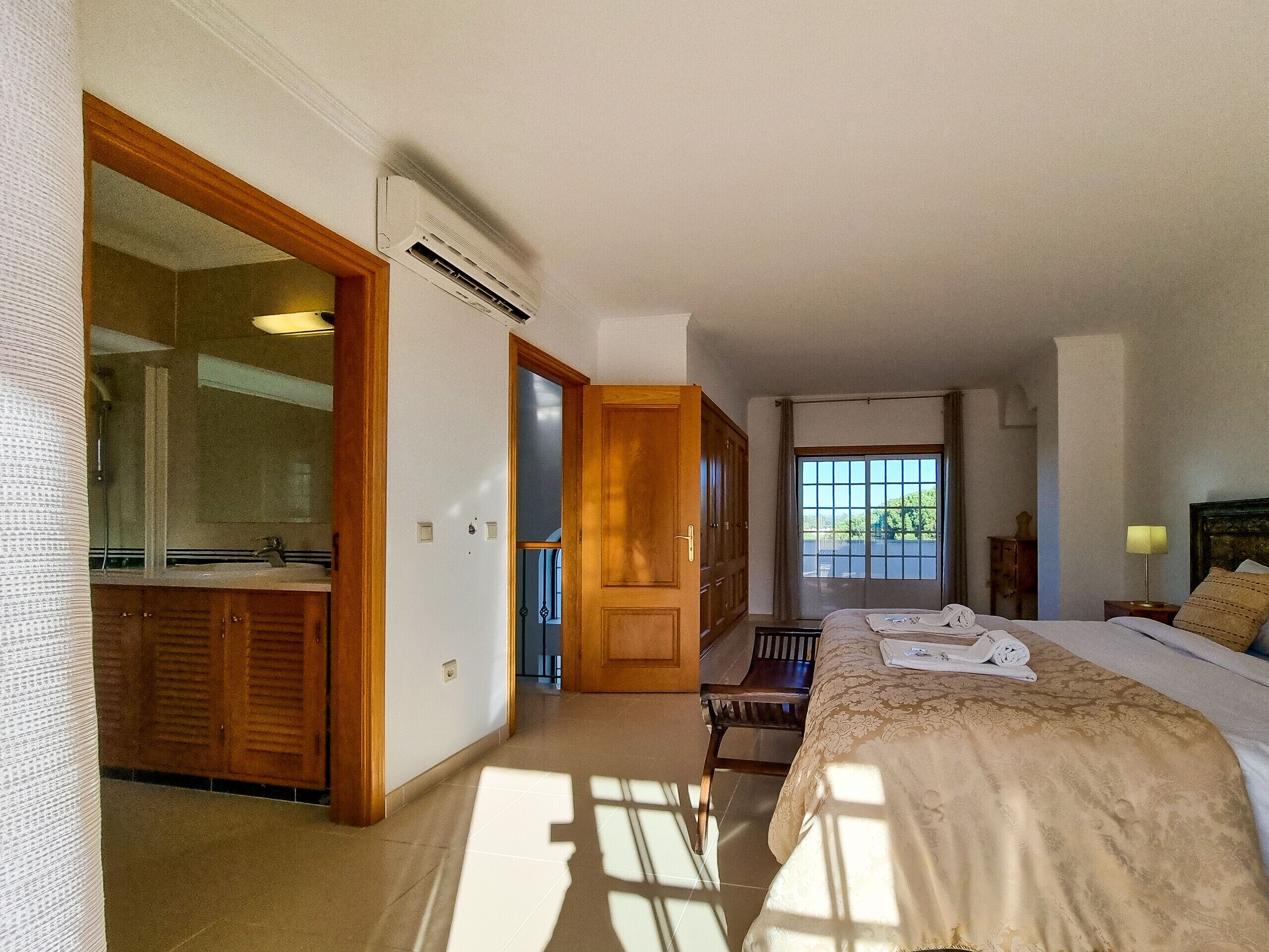 3 chambres, fer et planche à repasser, Wi-Fi gratuit, draps fournis