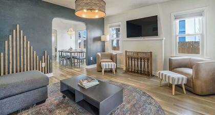 Pikes Estate! Holiday Home w Game Room! Sleeps 24!