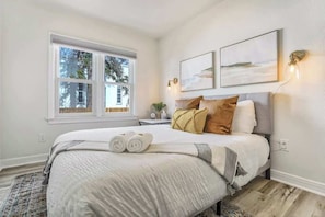 7 bedrooms, desk, iron/ironing board, travel crib