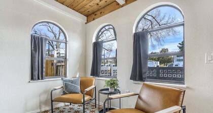 Pikes Estate! Holiday Home w Game Room! Sleeps 24!