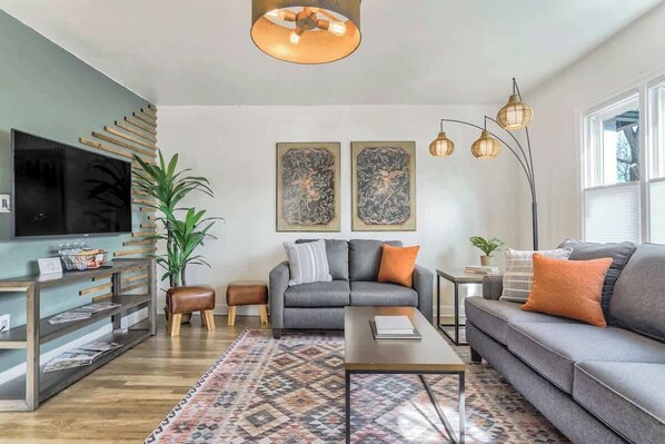 Televisión y oficina 