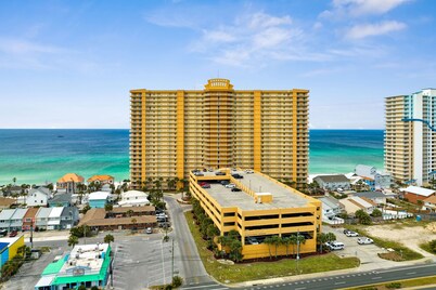 Gulf-Front Condo Free Beach Chairs Treasure Island 2BR/2BA on Thomas Drive!