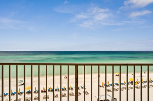 Gulf-Front Treasure Island | FREE Beach Chairs | Kings + Bunks | Sleeps 8