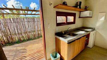 Mini-fridge, microwave, blender, cookware/dishes/utensils