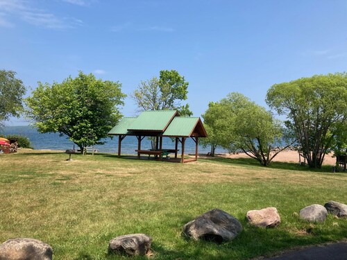  Brickyard Lakeside Retreat 