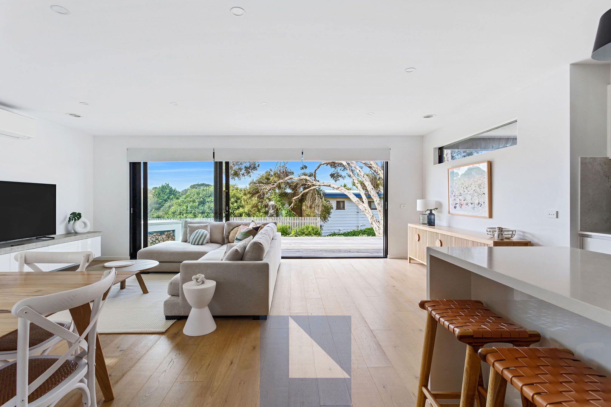 TV, Netflix, DVD player, streaming services