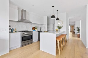 Fridge, microwave, oven, stovetop - Modern Coastal Beach House - Rye Entertainer (Rye)