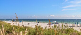 1bd/2ba Unit w/ a Bunk Alcove and Amazing Views Right on the Gulf!