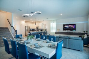 Dining - Luxury Villa with Private Pool near Disney (Davenport)