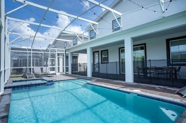A heated pool - Luxury Villa with Private Pool near Disney (Davenport)