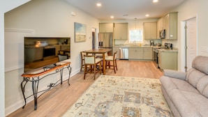 A compact living space with a dining area, kitchen, and seating area. - < 1/2 Mi to Old Town: Cozy Bluffton Getaway (Bluffton)