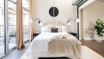 2 bedrooms, desk, iron/ironing board, WiFi