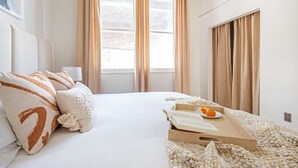 2 soverom, skrivebord, strykejern/-brett og wi-fi