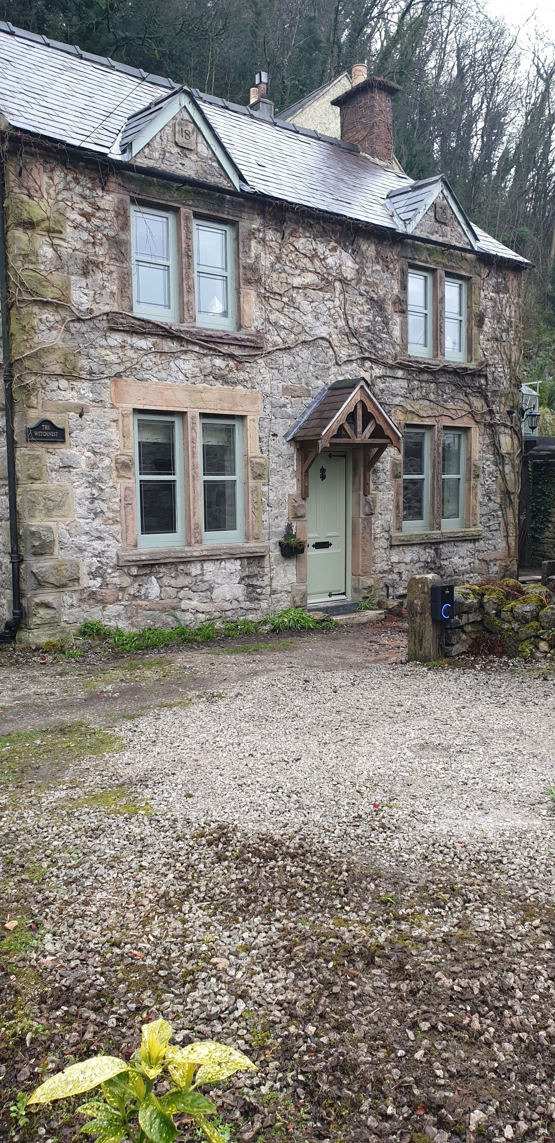 Witchnest - a magical cottage in Derbyshire with EV charging