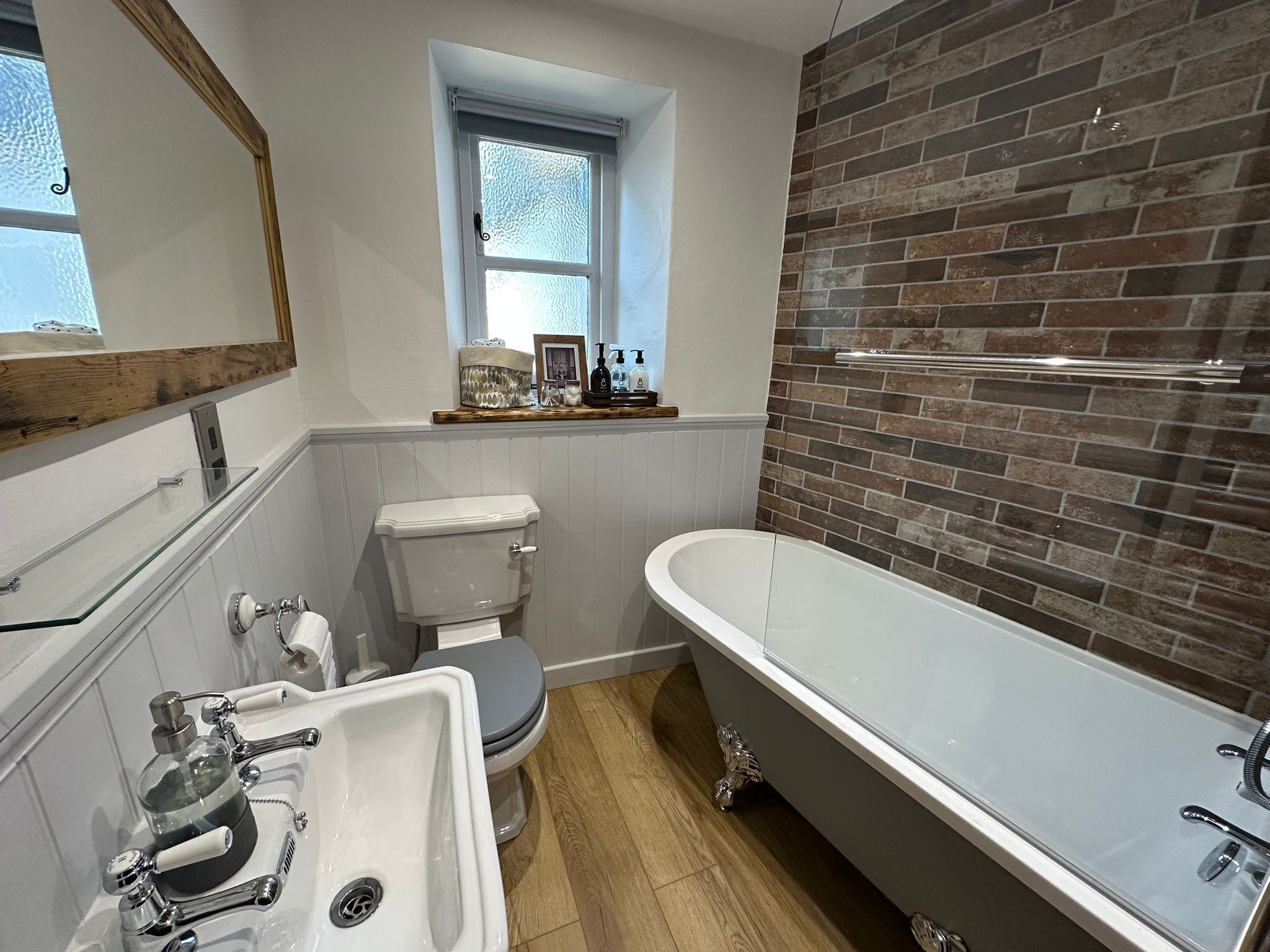 Witchnest - a magical cottage in Derbyshire with EV charging