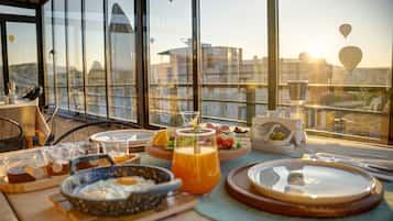 Free daily continental breakfast