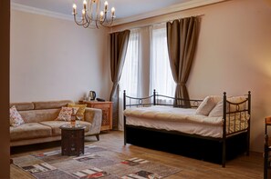 패밀리룸, 침대(여러 개), 마당 전망, 정원 | 객실에서 보이는 전망