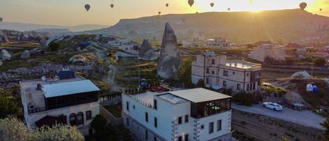 Vista frontal de la propiedad