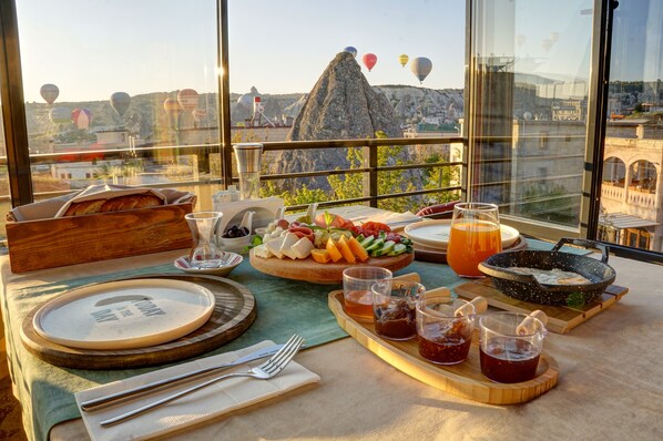 Free daily continental breakfast - Ivy Cappadocia (Nevsehir)