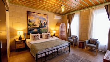 Deluxe Room, 1 Bedroom | Minibar, in-room safe, individually decorated, individually furnished