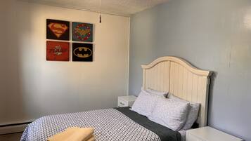 2 bedrooms, travel cot, WiFi, bed sheets