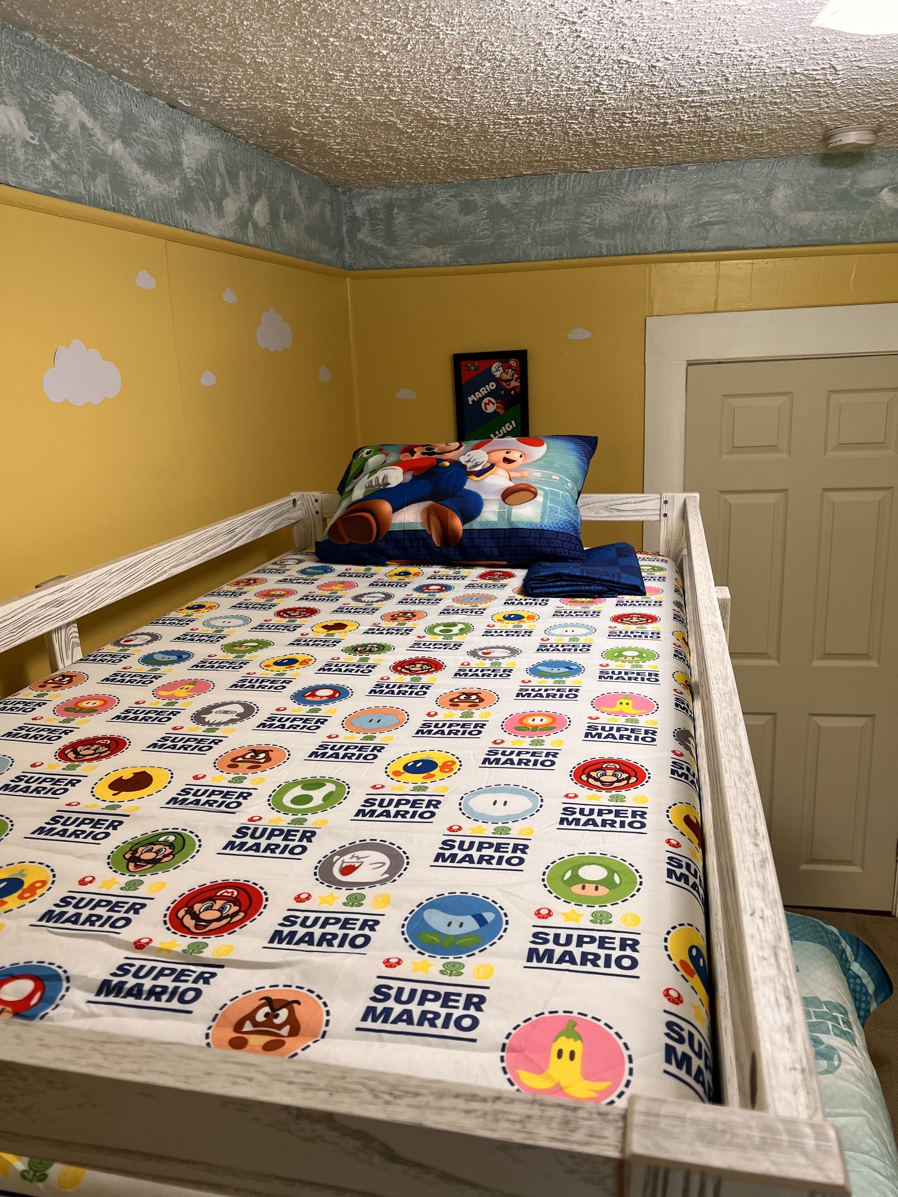 2 bedrooms, travel crib, WiFi, bed sheets